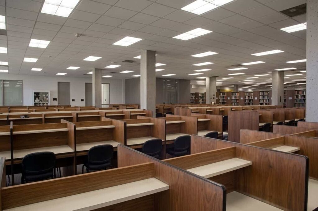 Buy LED Tri-Proof Lights Wholesale from China: How to Choose a Reliable Manufacturer